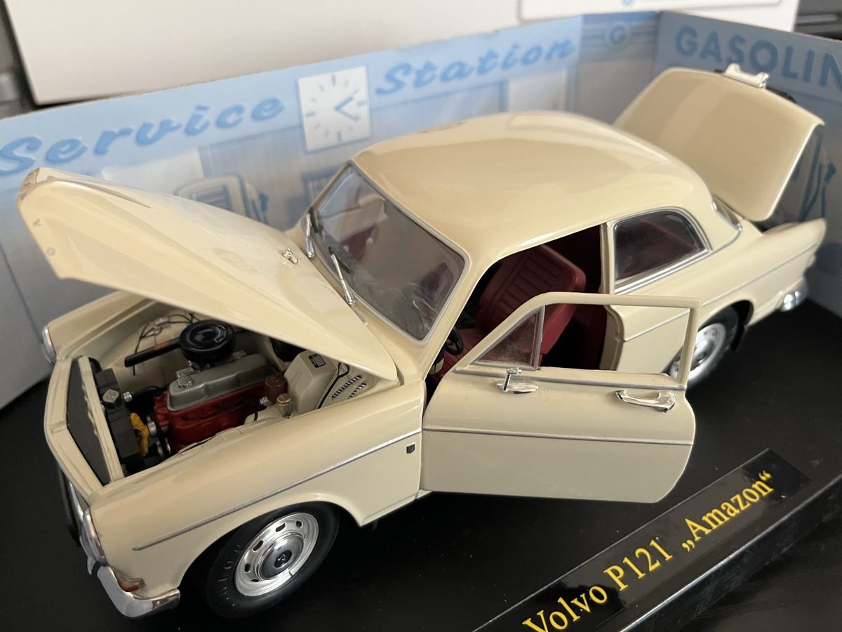 Volvo Modellini d'auto: Volvo P121 Amazon. 1:18 Revell – Usato da Rümlang venduto da Papamoll4 6