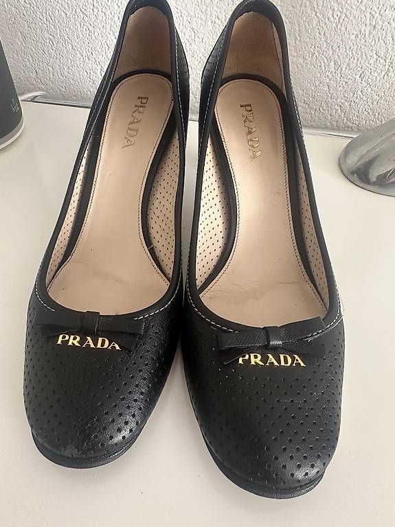 Scarpe da donna: Prada Pumps Gr 37,5 – Usato da Bern venduto da Ginotto.1953