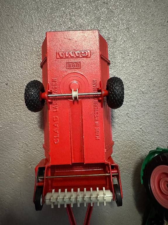 Kit di modellismo & Modellini statici: Modelltraktor und kleine Autos – Usato da Schwarzenberg LU venduto da Jodu1 1