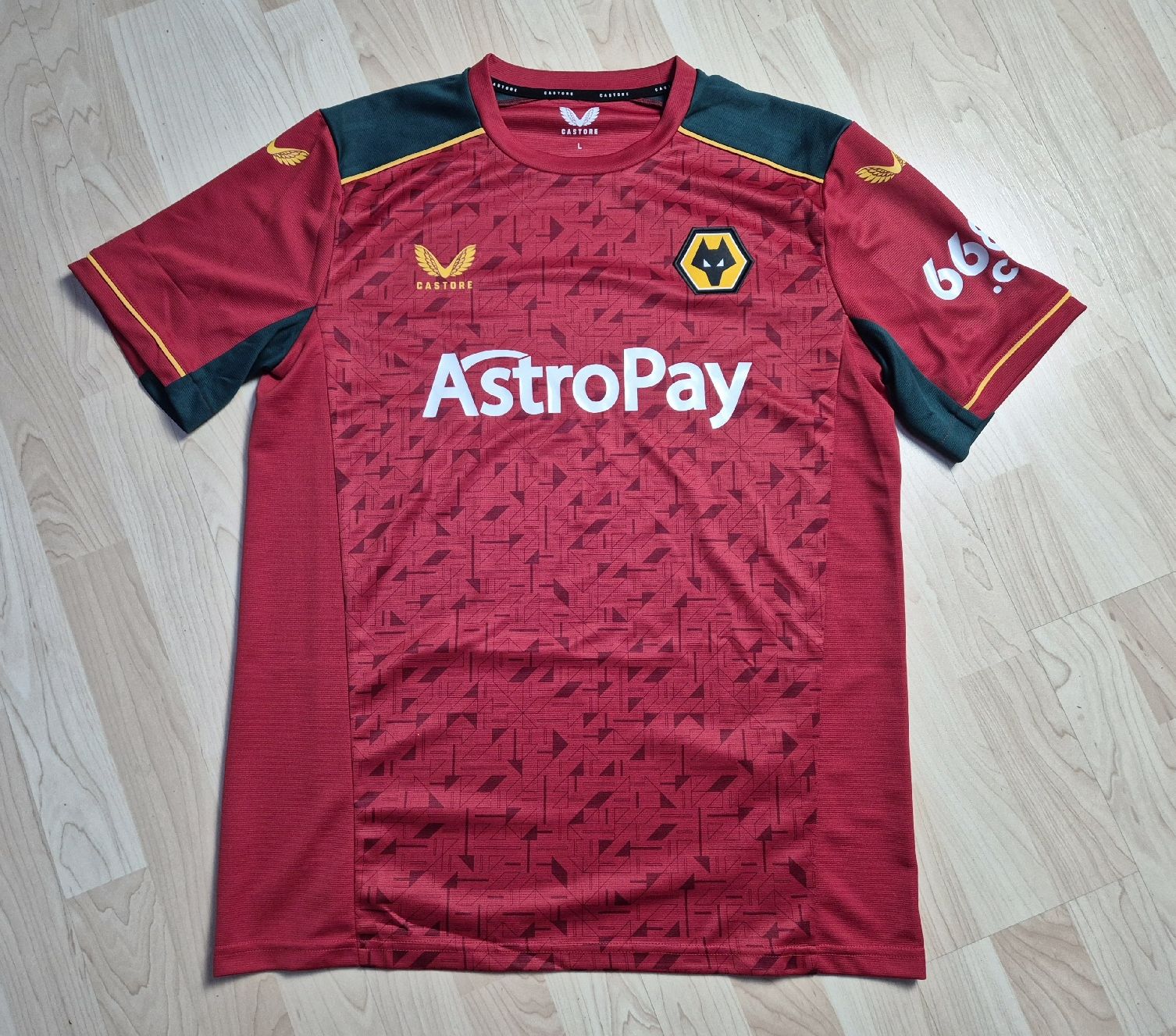 Leibchen & Hosen: Castore 23/24 Wolverhampton Trikot Grösse L – Neu (gemäss Beschreibung) aus St. Gallen von CaliSunshine