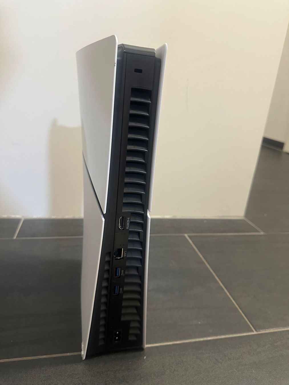 Sony Konsolen: PS5 Slim Digital Edition Konsole mit ein Controller weiss – Gebraucht aus Bern von Lule25.04 1