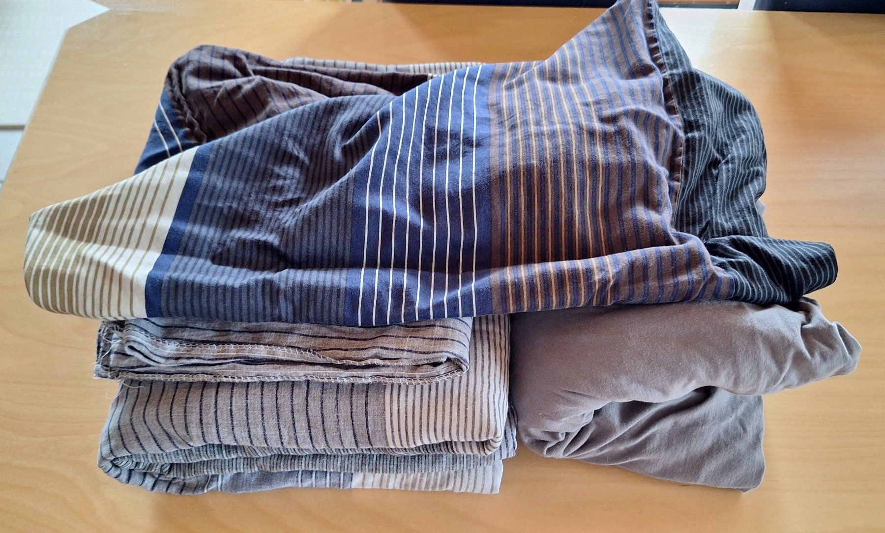 Bettwäsche: Bettwäsche 160x240 – Gebraucht aus Balzers von Loona7