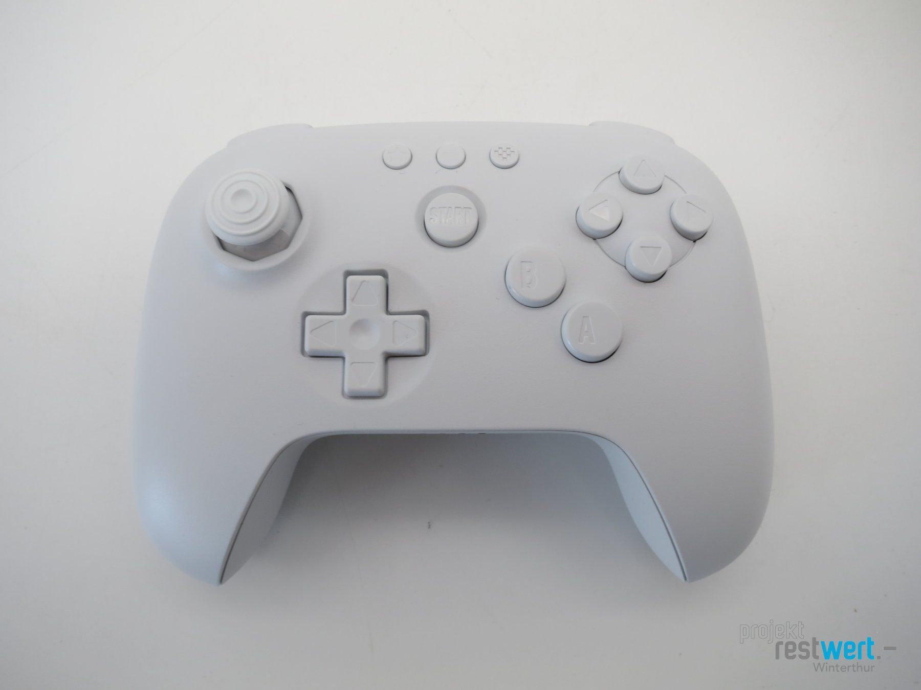 8BitDO Manettes: 8BITDO 64 BLUETOOTH CONTROLLER – Neuf (Voir description) à Winterthur par Restwert_Winterthur 2