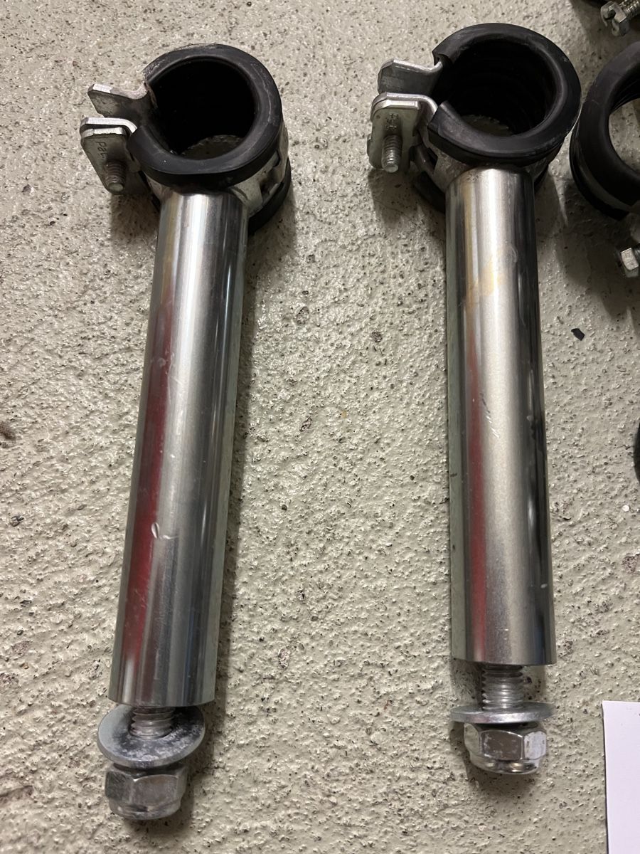 Eisenwaren: 15 Stk. Distanzstücke mit Schellen 19 cm – Gebraucht aus Rüti ZH von Walti0