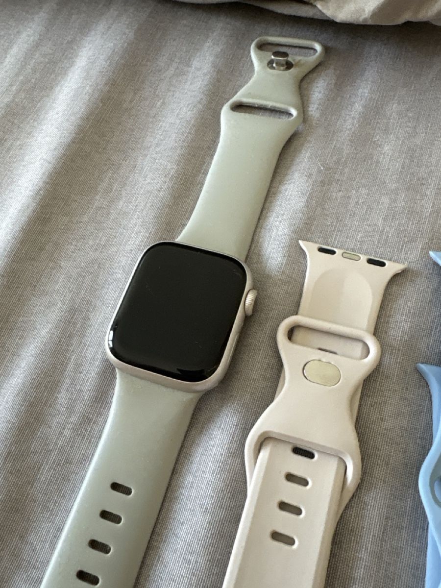 Apple Smartwatch: Apple Watch 7 inkl. 4 Ersatzbänder – Usato da Gebenstorf venduto da Magnolia39 1