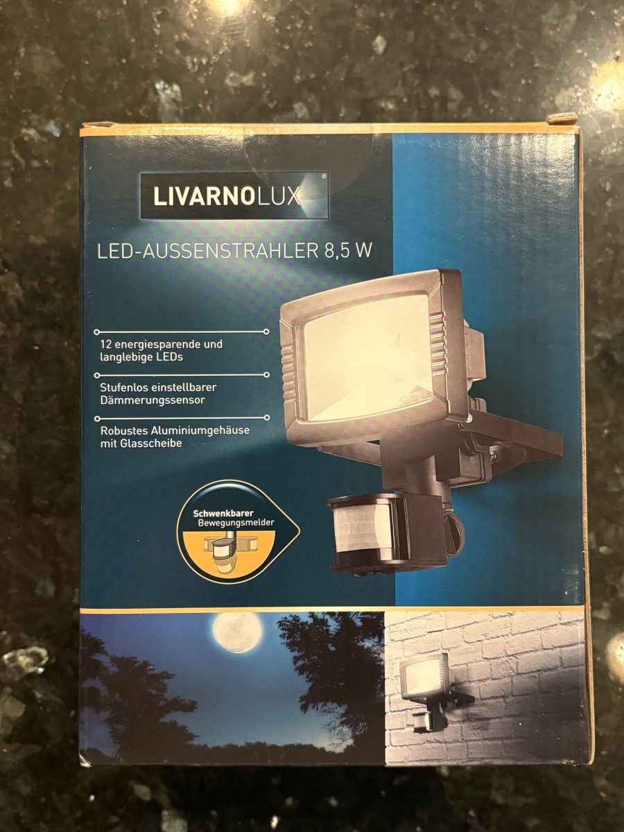 Lampade: LED Aussenstrahler 8.5W mit Bewegungsmelder – Nuovo e nell'imballaggio originale da Meilen venduto da mogli_luna