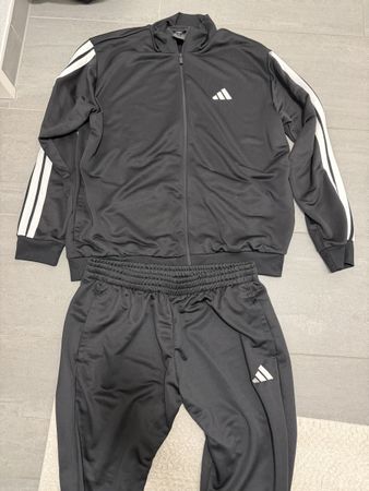 Adidas Trainingsanzug schwarz Grösse XL sehr guter Zustand 