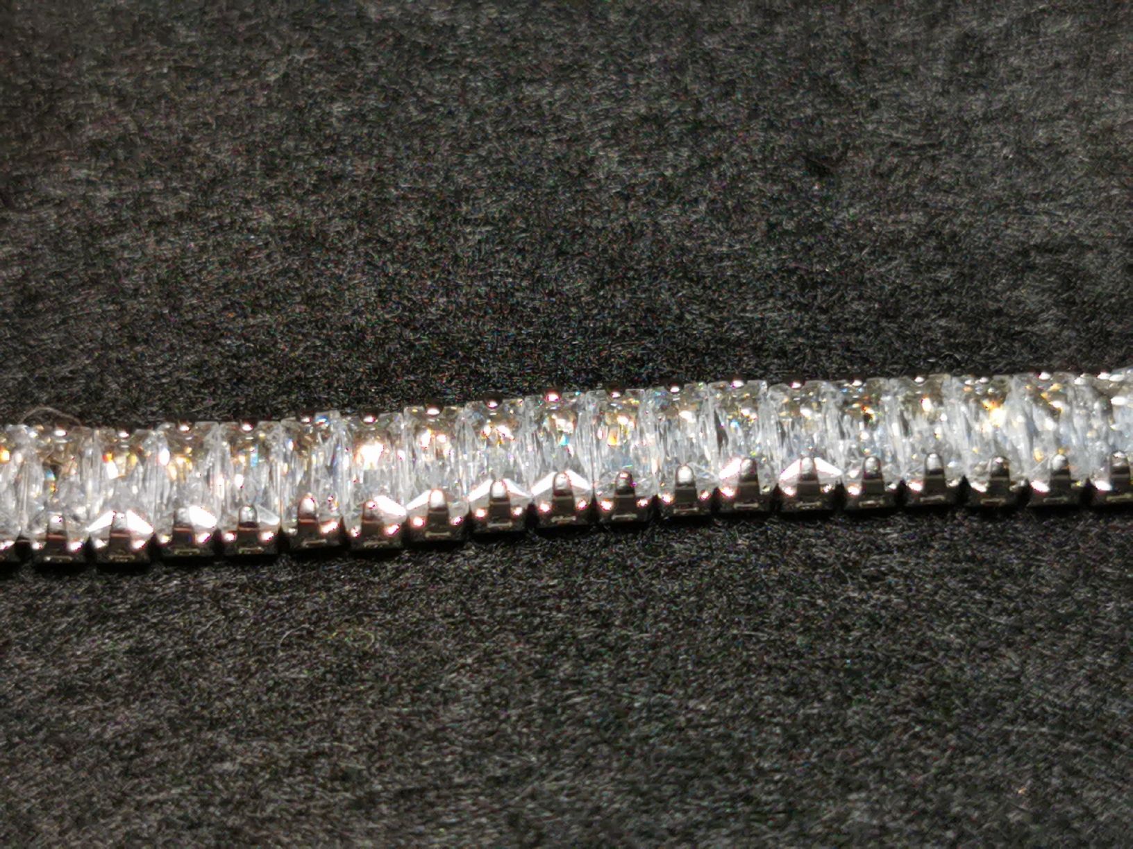 Armbänder & -reifen: Damen Armkette  17,5 cm lang. – Neu und originalverpackt aus Schlieren von vlalif 1