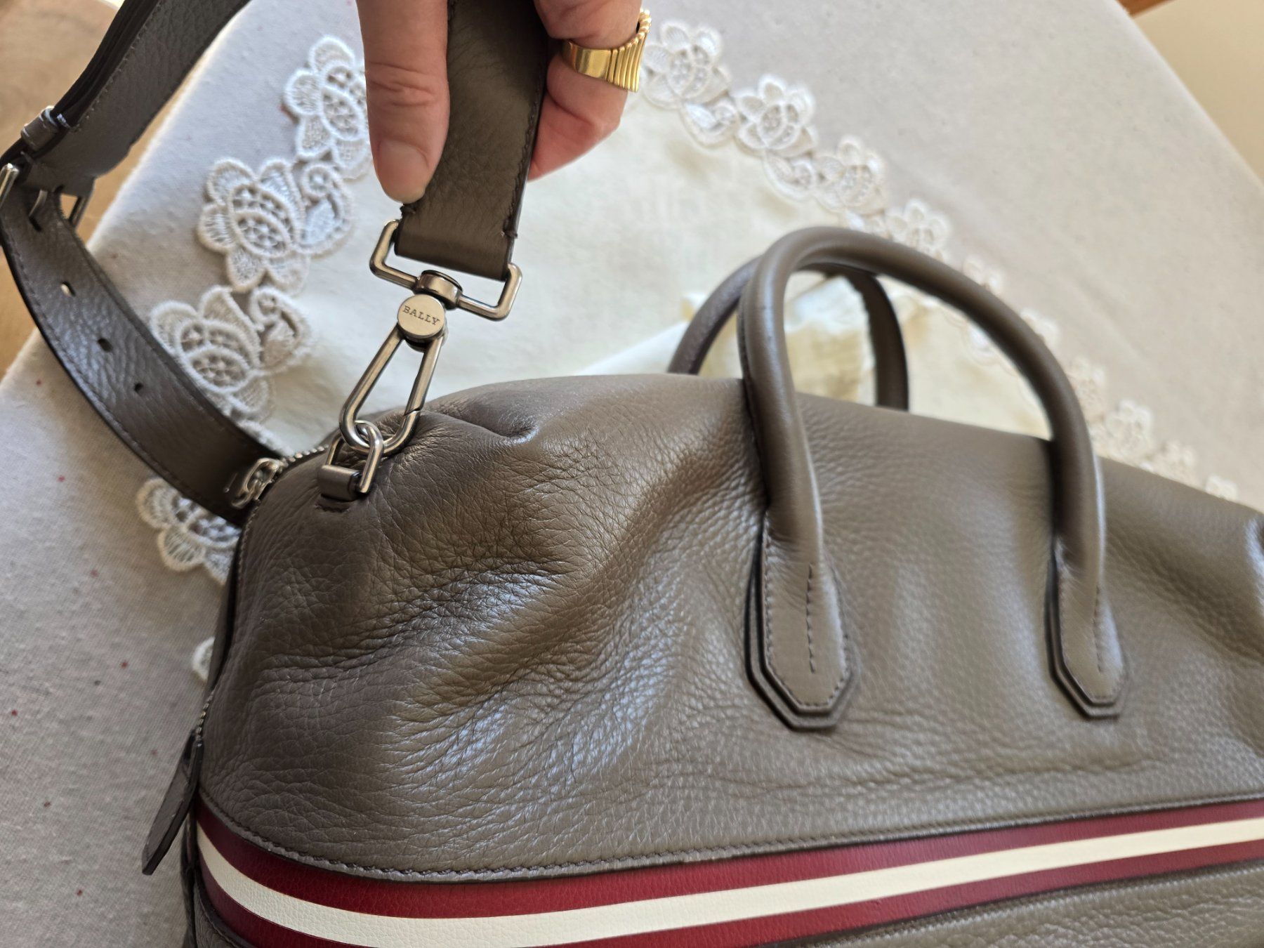 Bally Borse: Bally Boston Bag taube Leder XL – Nuovo (secondo la descrizione) da Bottmingen venduto da sandy_2 4
