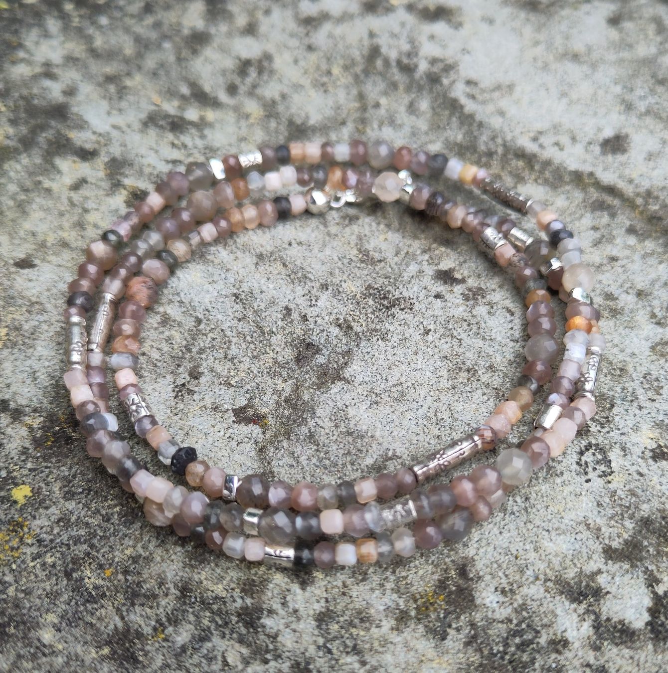 Bracciali & Braccialetti: Wickelarmband Mondstein Silber – Nuovo e nell'imballaggio originale da Lauperswil venduto da Naturhandwerk 2