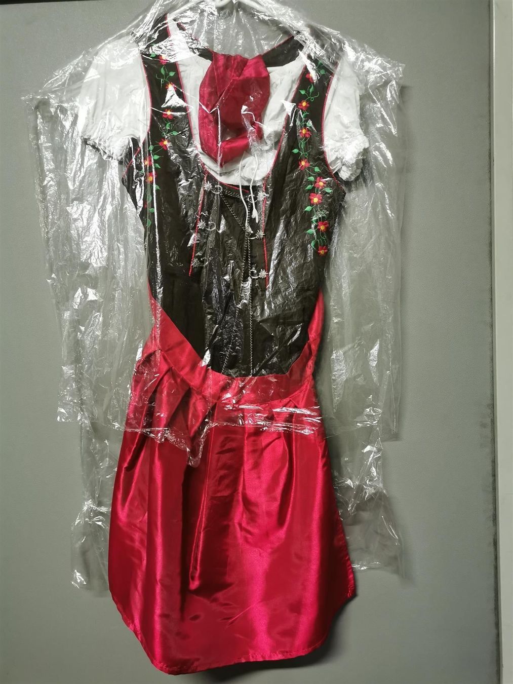 Robes: Dirndl Gr. 38 braun/rot mit Bluse – D'occasion à Berneck par Hansi_Muenz