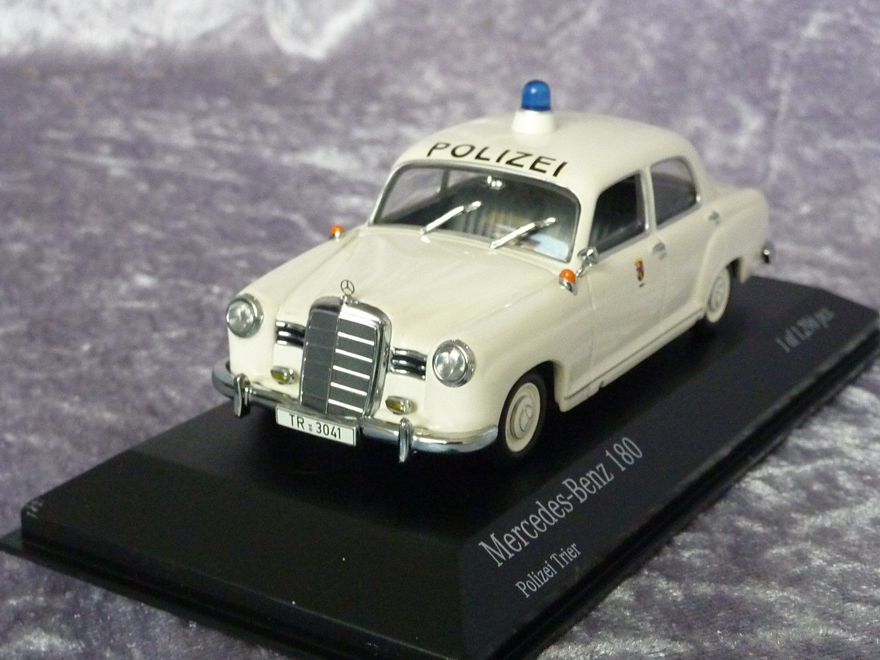 Minichamps Modellini d'auto: Mercedes 180 Polizei Trier 1:43 – Nuovo (secondo la descrizione) da Dürrenäsch venduto da modellautos4you 1