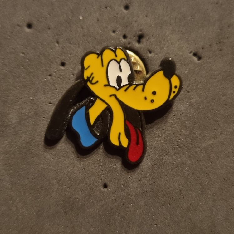 Pin , Pluto (Gebraucht) in Heimiswil für CHF 2.5 – mit Lieferung auf ...