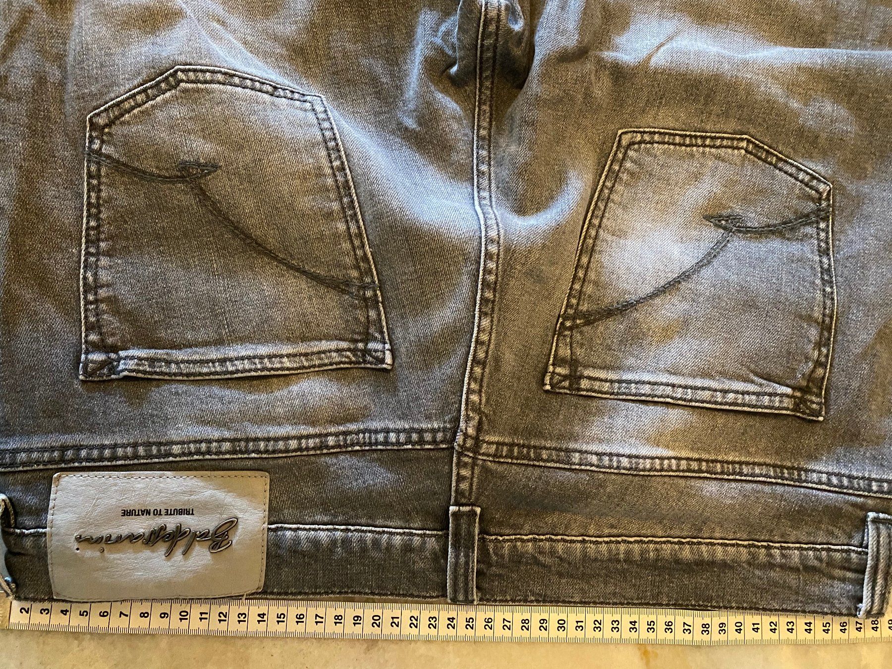 Baldessarini Jeans: Herren Baldessarini Jeans – Usato da Hinteregg venduto da Cadi1 1