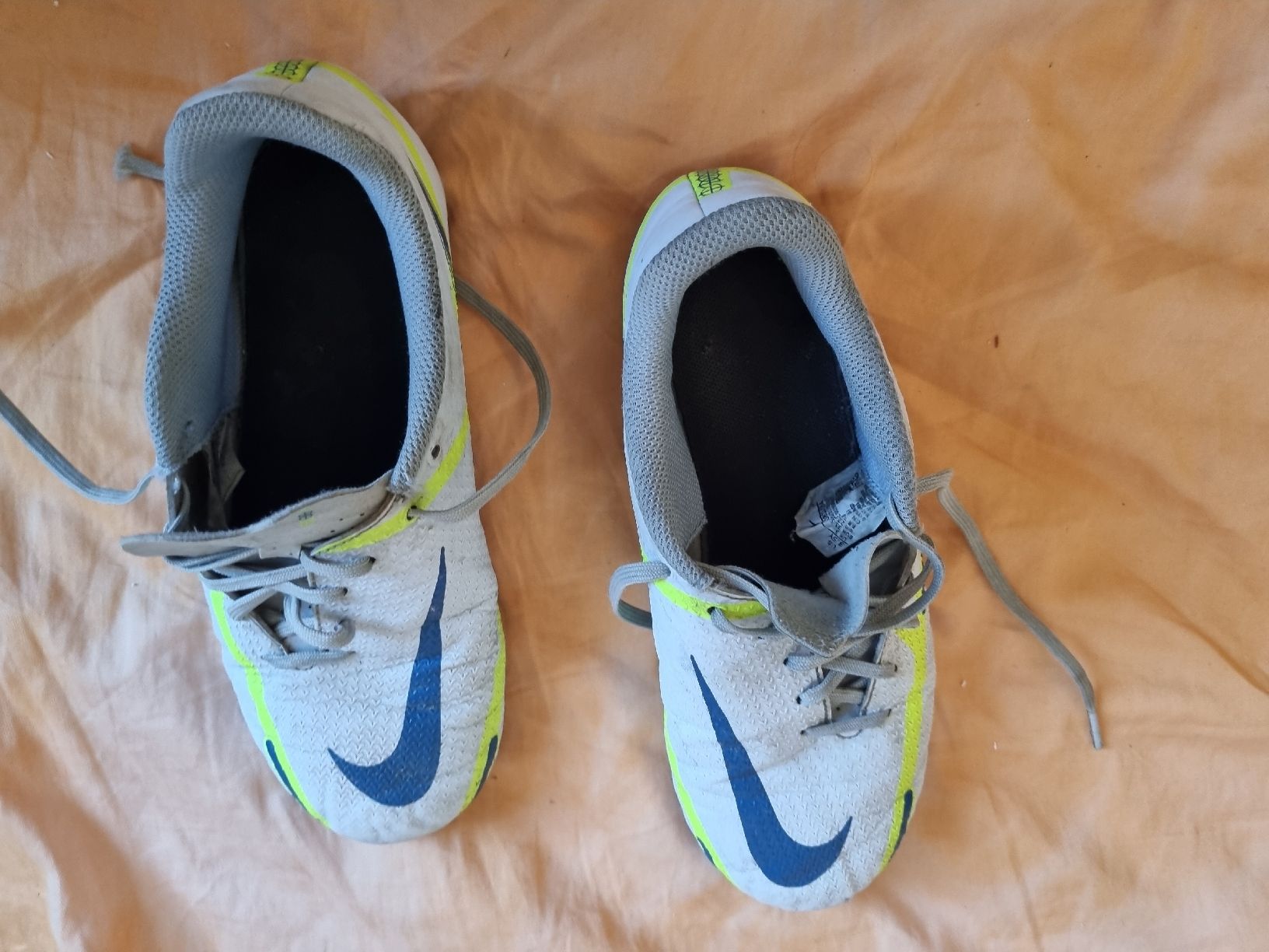 Nike Scarpe da uomo: fussballschuhe nike 35.5 – Usato da Basel venduto da Waranwaran