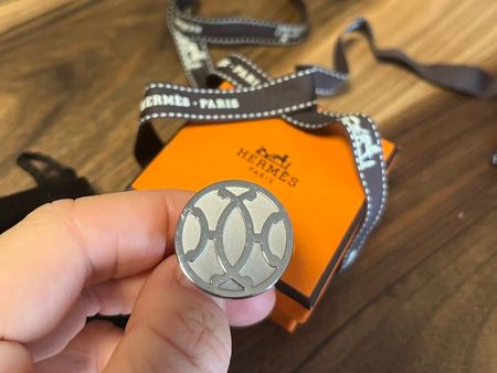 Hermès Tuchring - ANNEAU DE CARRE LIFT LAITON