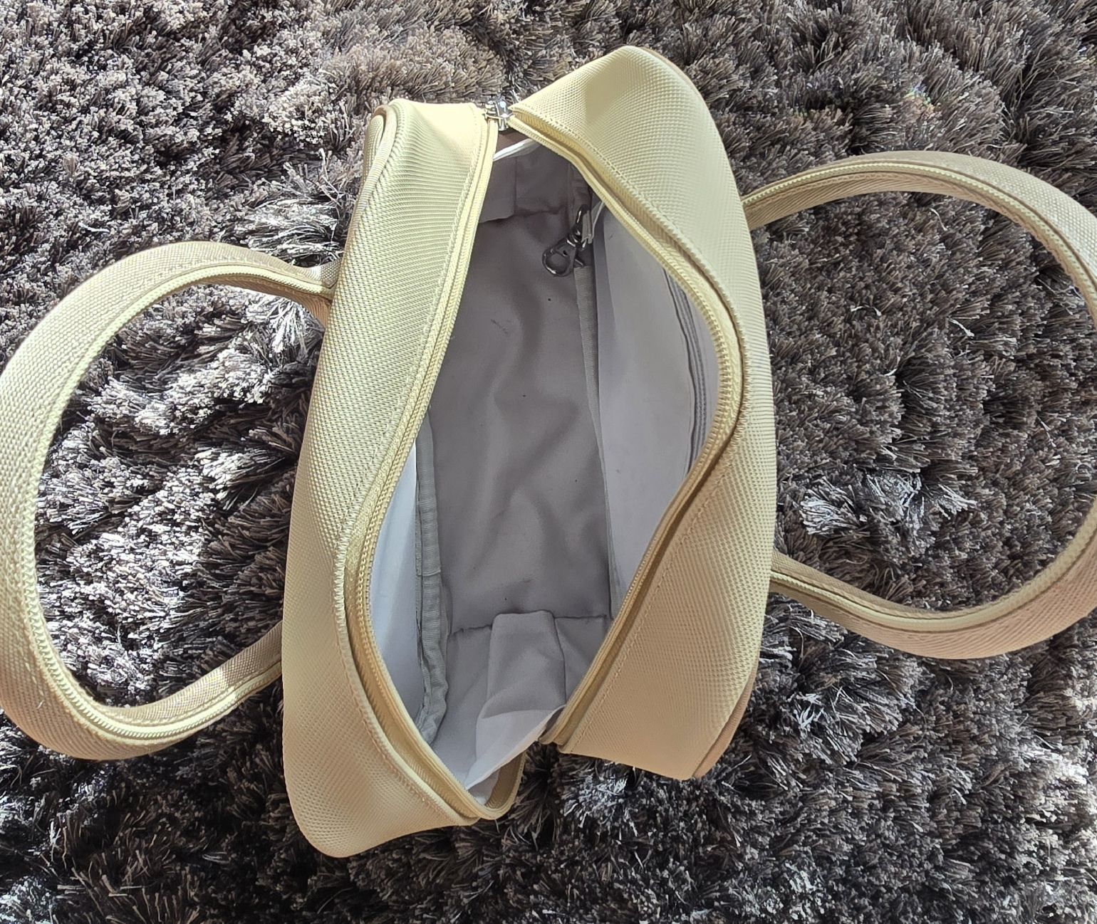 Lacoste Borse: Schöne Lacoste Handtasche  – Usato da Luzern venduto da Maggiday 1