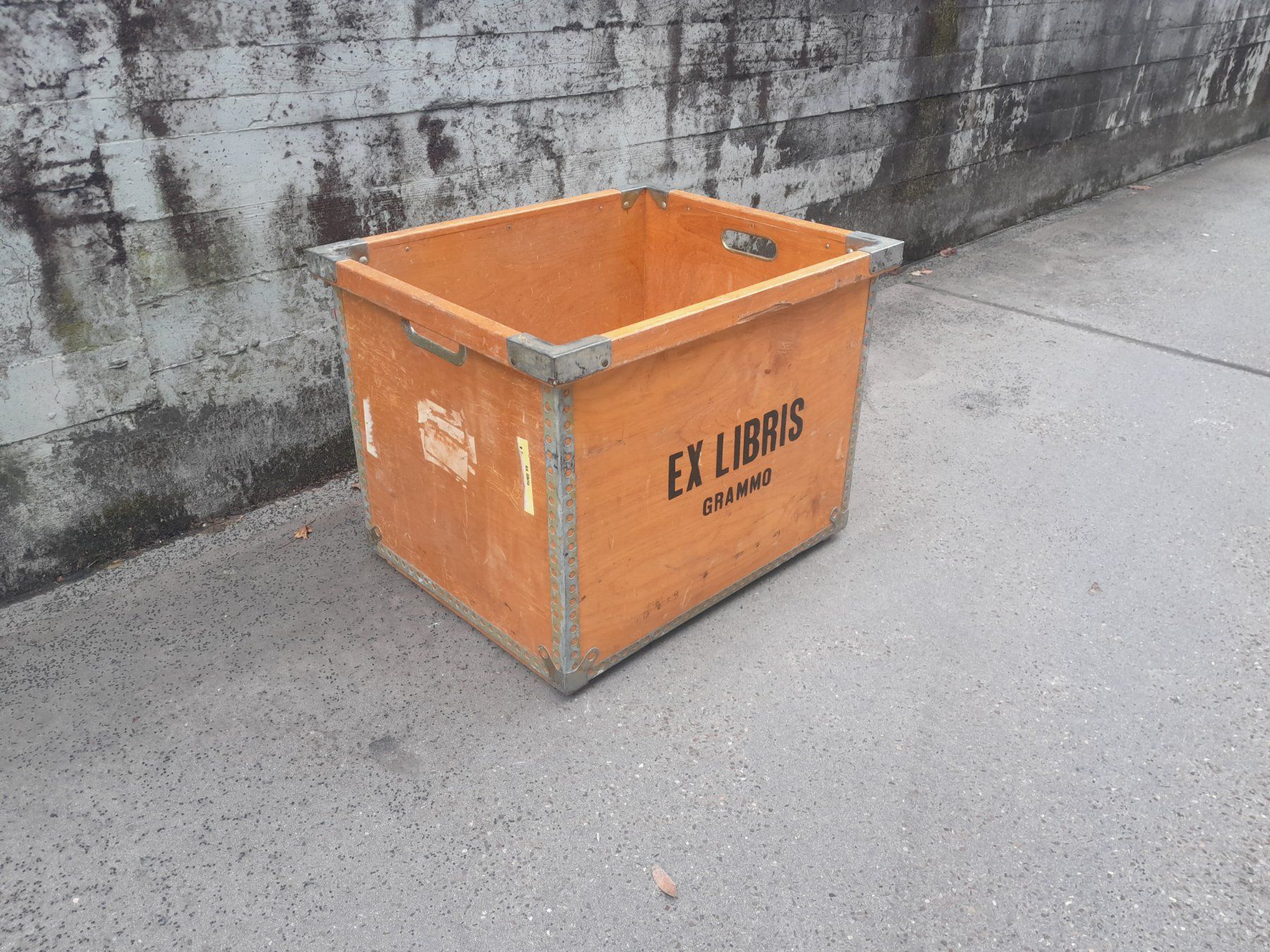 Caisses de transport: Vintage Holzkiste / Box / Postboxe? / Behälter von Ex Libris – D'occasion à Männedorf par Bel-view 1