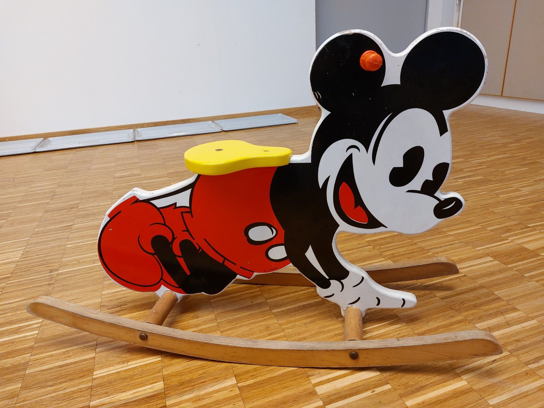 Disney Giocattoli: Mickey Mouse Schaukelpferd – Usato da Wald ZH venduto da MartialArts 1