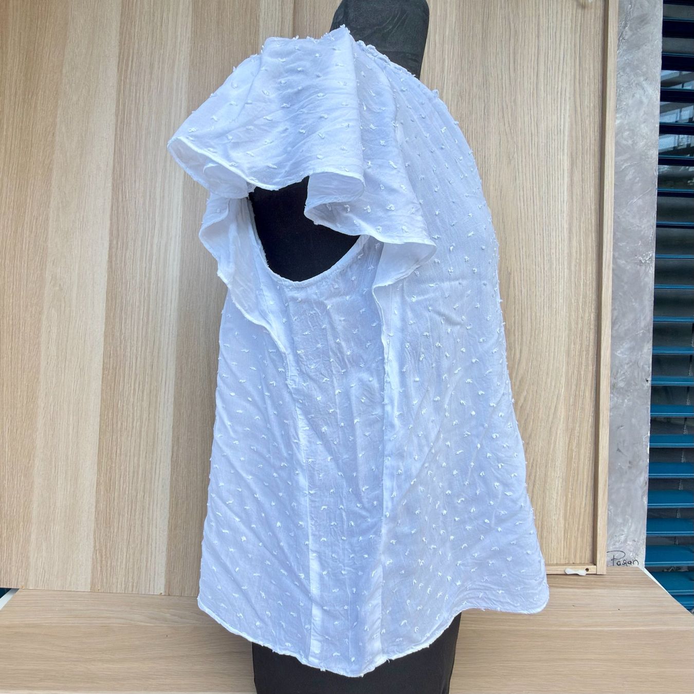H&M Blusen: Blouse blanche H&M à pois texturés – Gebraucht aus Thônex von BrYu 3