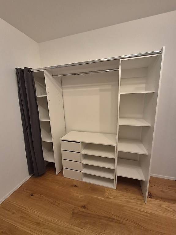 Armoires: Kleiderschrank mit Vorhang – D'occasion à Cordast par Anja911