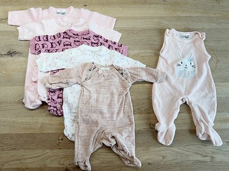 Schöne Baby Kleider - Neugeborene - Grösse bis 56