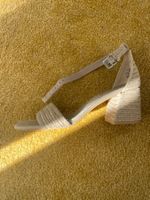 BEIGE SANDALETTEN MIT ABSATZ