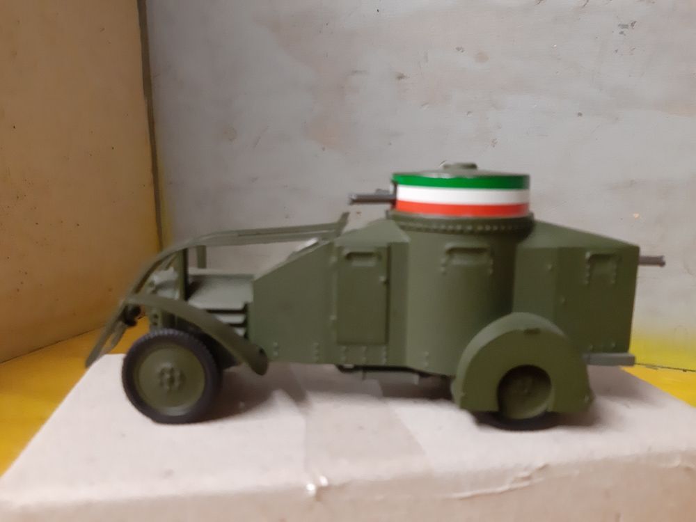 Auto-mitrailleuse italienne 1