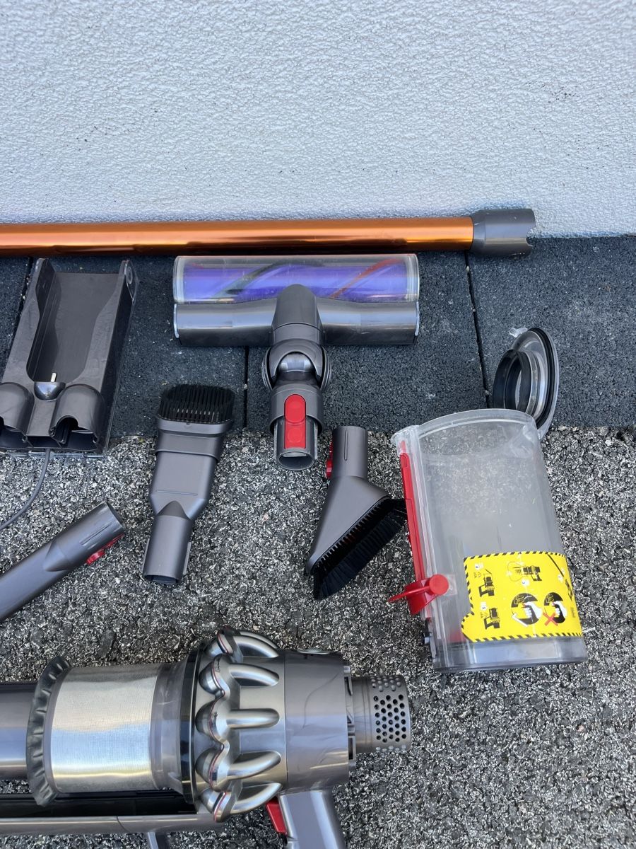 Dyson Aspirapolveri & Accessori: Dyson V10 – Difettoso da Cheseaux-sur-Lausanne venduto da emcy78 1