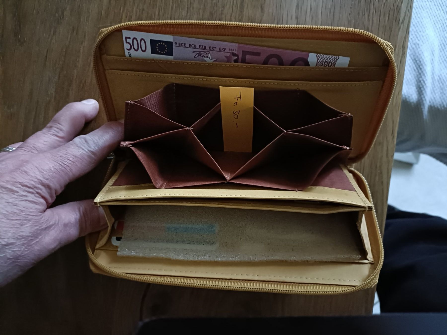 Portemonnaie: Echtleder Portemonnaie – Neu (gemäss Beschreibung) aus Emmenbrücke von Levira8 2