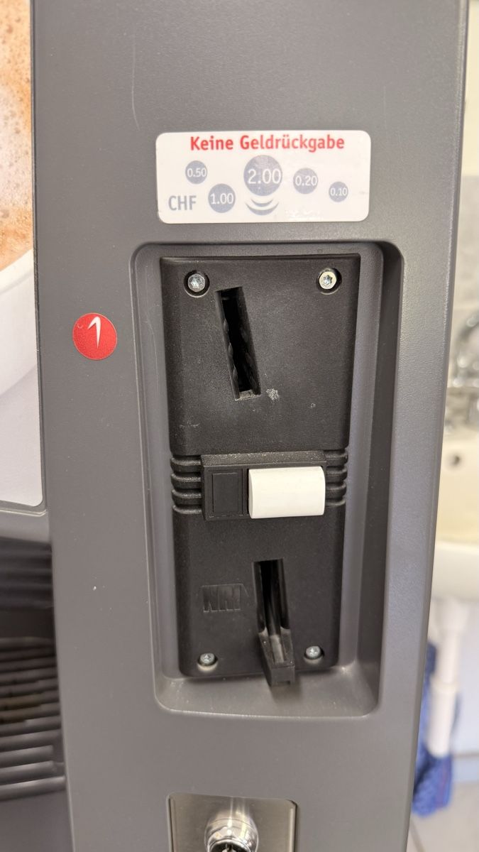 Selecta Macchine per caffè & Macchine per espresso: Selecta Bohnenkaffeeautomat Bari – Usato da Ennetbaden venduto da Ansano 5
