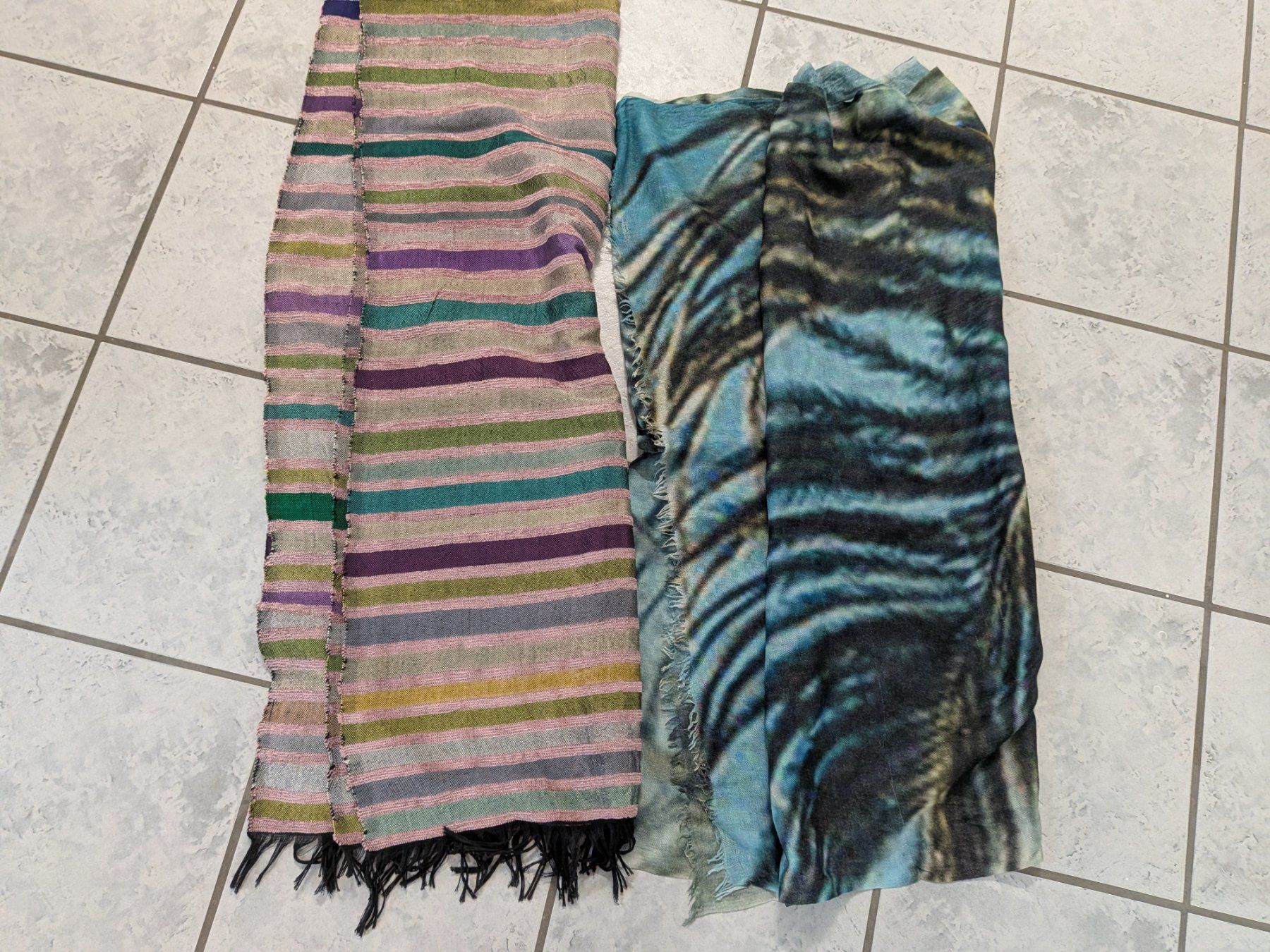 Foulard & Sciarpe: Schal 2 Stück mit Muster – Usato da Untersiggenthal venduto da Marlen59 1