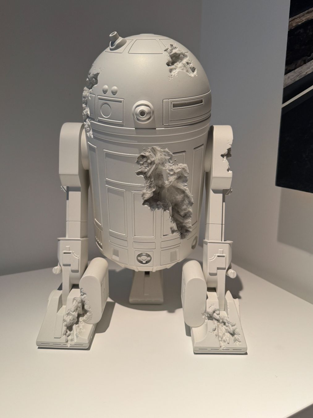 Star Wars Figuren: Daniel Arsham R2D2 – Neu und originalverpackt aus giffers von sev_c9x9 2