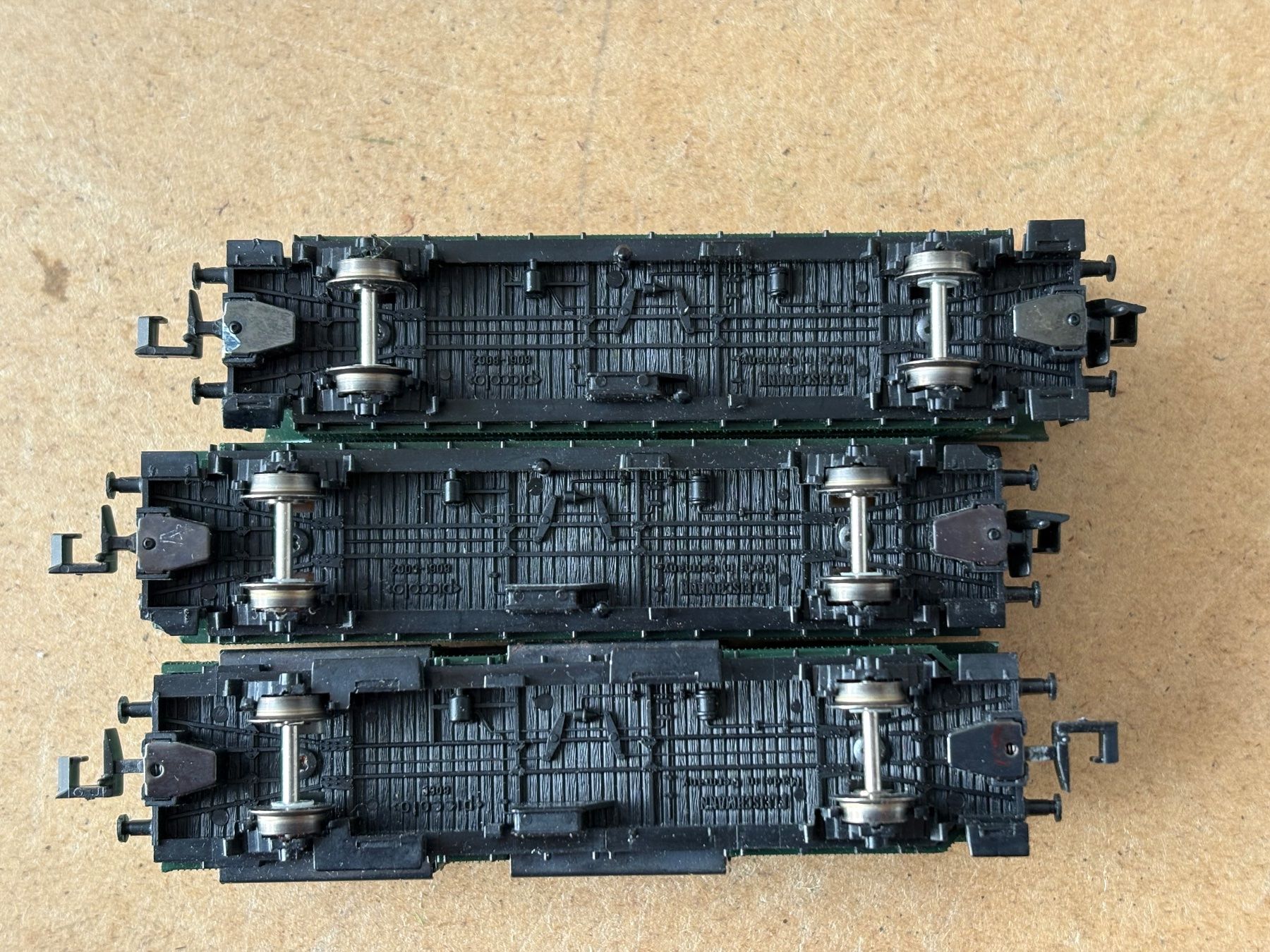 Fleischmann Modellini di ferrovie: 3x Fleischmann Personenwgen + Gepackwagen – Usato da Hauterive NE venduto da eriamch 2