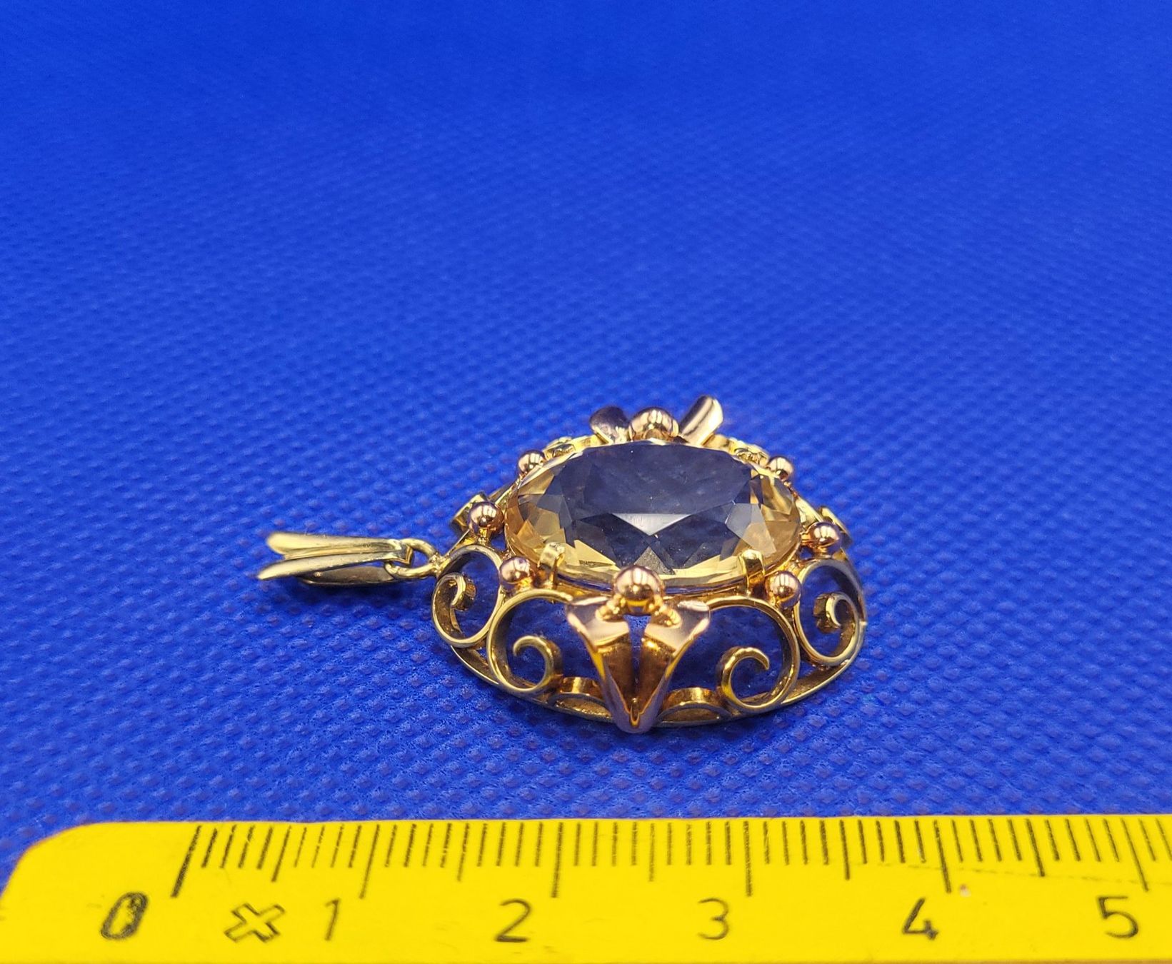 Pendentifs: Gold 585 Anhänger mit Stein – D'occasion à Wald ZH par Aniade