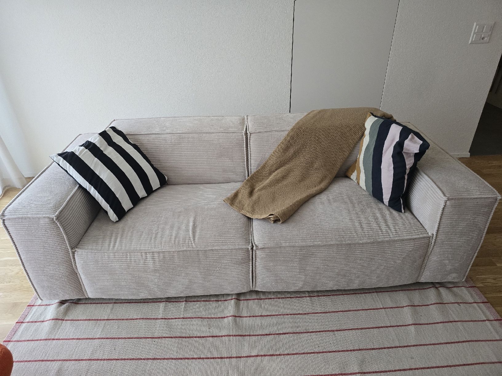 Divani: Cord-Sofa von Studio Copenhagen (Modell "KINX"), Beige – Nuovo (secondo la descrizione) da Bern venduto da Aemtseege