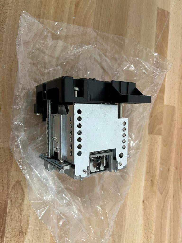 Proiettori: Beamer ersatz Lampe / L-VLT-XD8000LP – Usato da Maienfeld venduto da LehnerAkustikAG 1