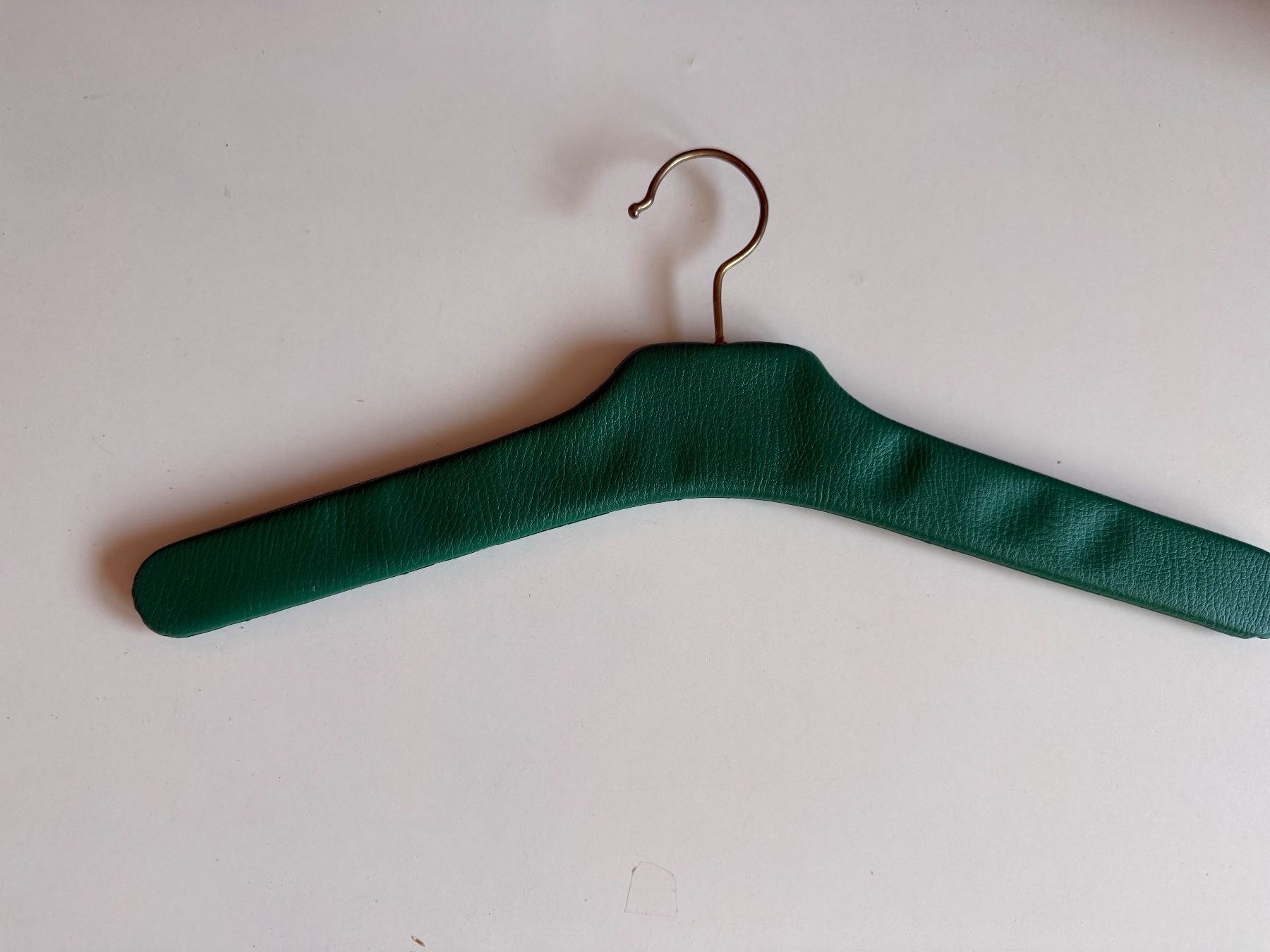 Appendiabiti: Vintage überzogene Kleiderbügel – Usato da Bern venduto da rewe45 2