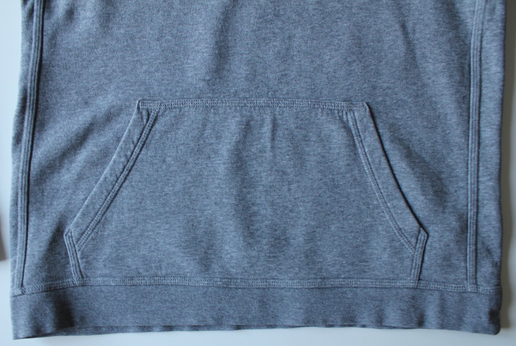 Nike Maglioni & Felpe: Sweat à capuche Nike gris t. 158-170 – Usato da Peseux venduto da Gilloss 2