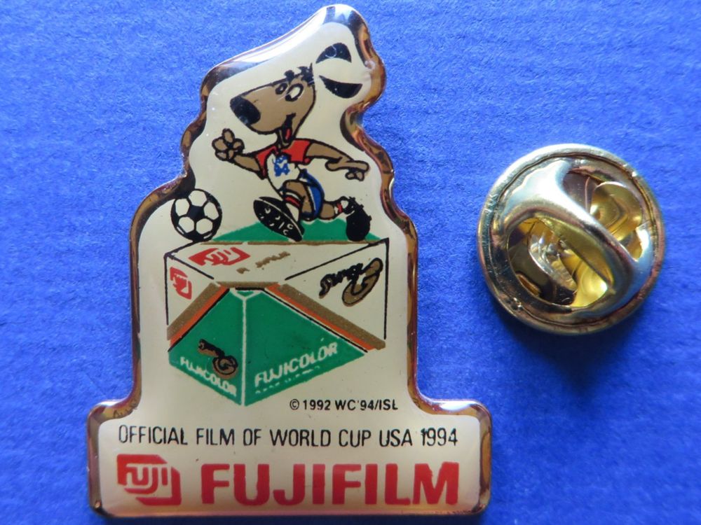 4 PIN'S COUPE DU MONDE DE FOOTBALL 1994