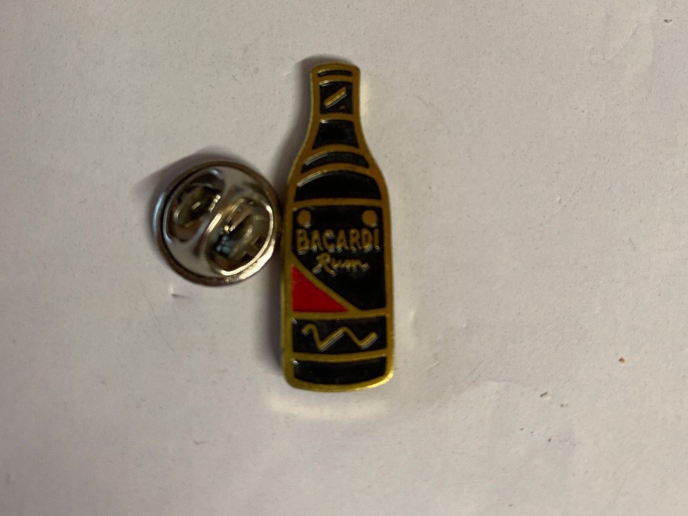 Plaquettes & Badges: PIN'S - BACARDI – D'occasion à Le Brassus par cinema13