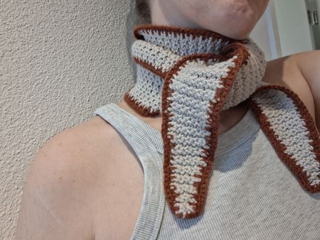 Gehäkelter Schal, Mikroschal aus Merinowolle