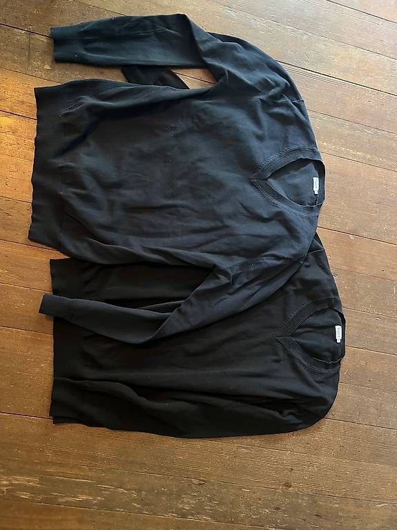 Maglioni & Felpe: Zwei Wollpullover mit V-Ausschnitt von Filippa K – Usato da Zürich venduto da cat