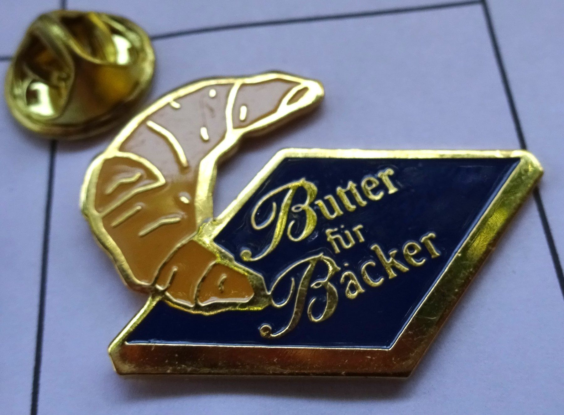 Placchette & Badge: Pin Butter Bäcker – Usato da Utzenstorf venduto da BUtter81