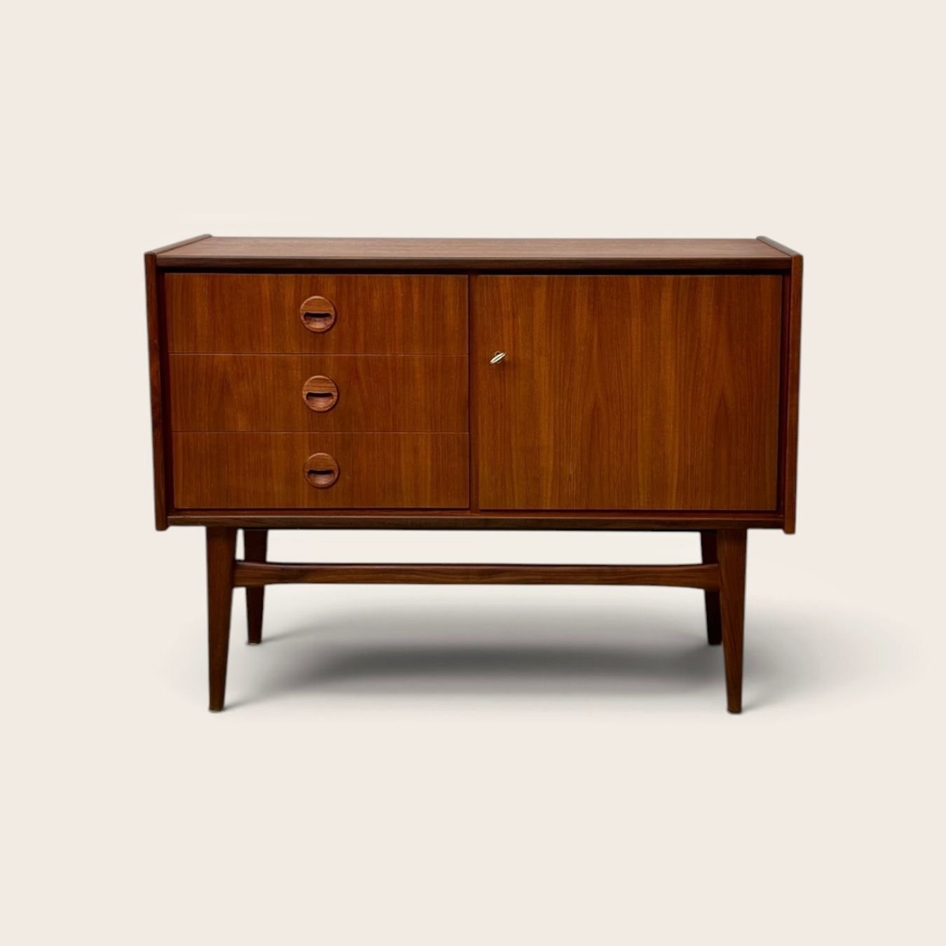 Büffets: Mid-Century Teak Sideboard Bartels 60s – Gebraucht aus Basel von MidMod20C