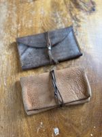 Zwei Tabak-Ledertaschen