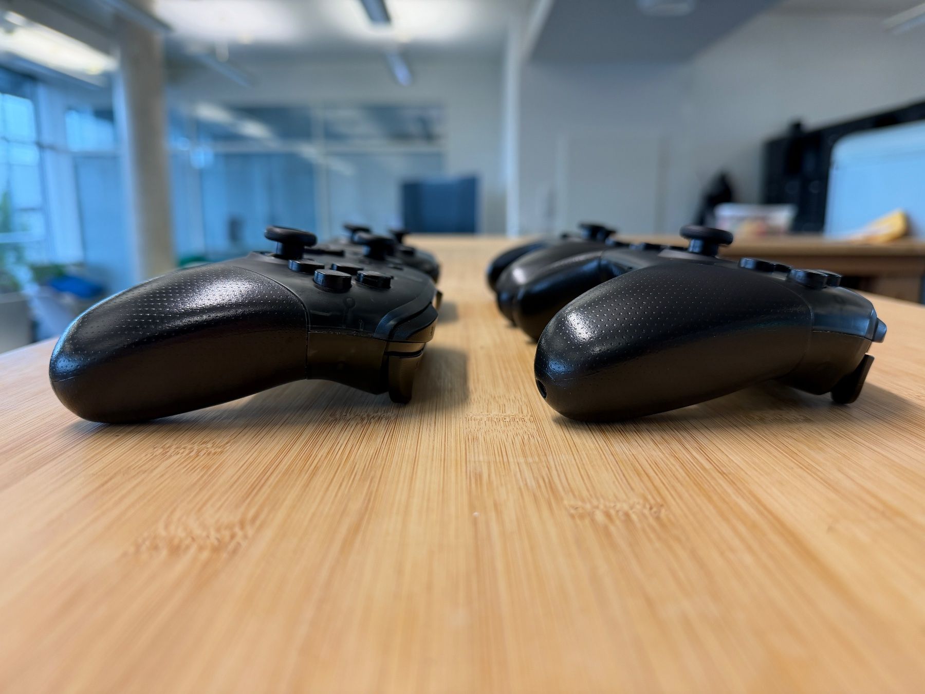 Nintendo Controller: Nintendo Switch Pro Controller 4stk. – Usato da Lenzburg venduto da Smilery 4