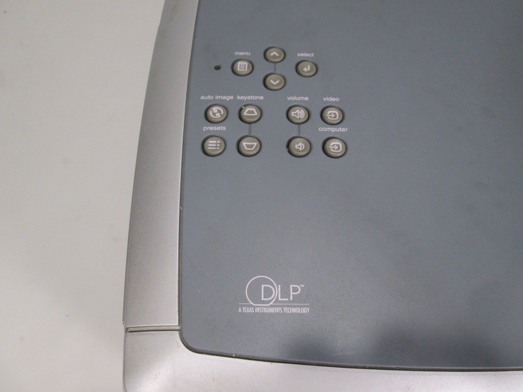 Proiettori: DLP TEXAS INSTRUMENTS Beamer / Screen Play 4800 – Usato da Rapperswil SG venduto da designandmore 5
