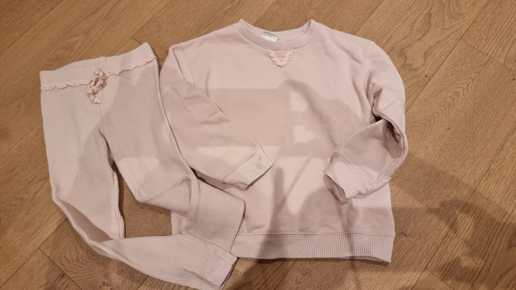 Zara Lotti & Set di vestiti: Zara-Set, Pullover und Leggings, 116 – Usato da Buttikon SZ venduto da Limo180