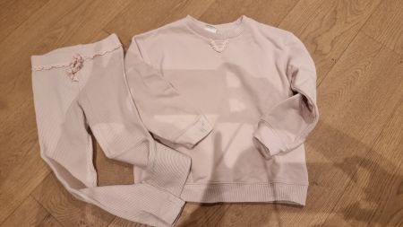 Zara-Set, Pullover und Leggings, 116